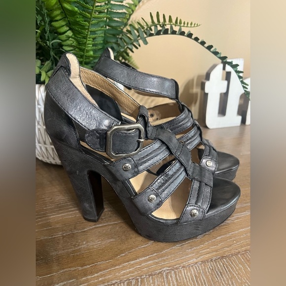 Frye Catrin Trapunto Platform Strapy
Gladiator Heels Sandals Gray Leather Sz 6.5 - Picture 5 of 15